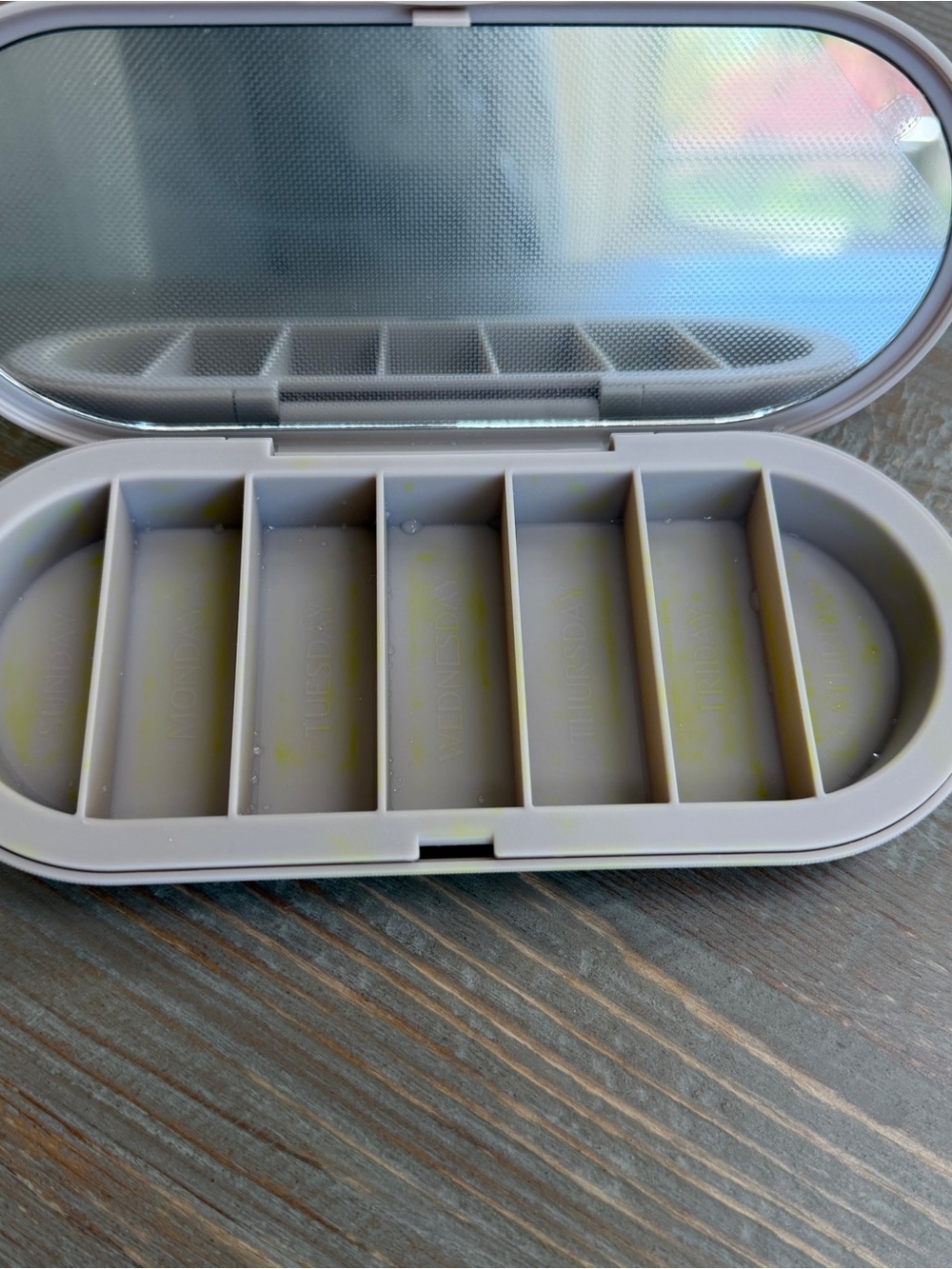 DOSEY 7 Day Pill Organizer Compartments with mirror.